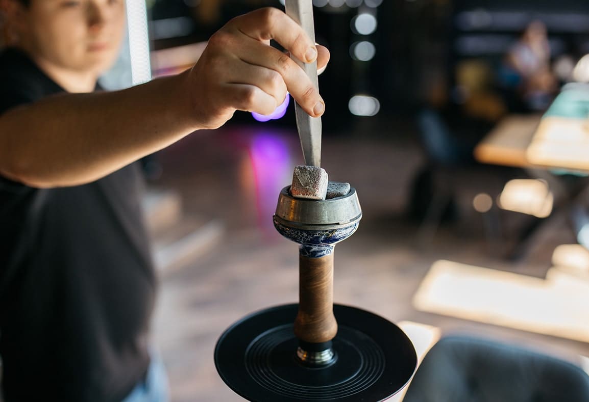 ¿Cómo preparar tu cachimba? Te contamos todo lo que debes hacer para